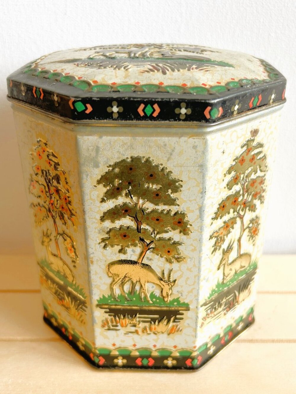 Peek Frean and Co Ltd London England Vintage Tin
